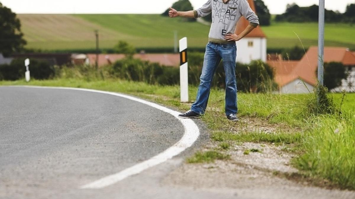 cum a fost umilit un estonian luat la ocazie de romani barbatul a fost jefuit si aruncat din masina