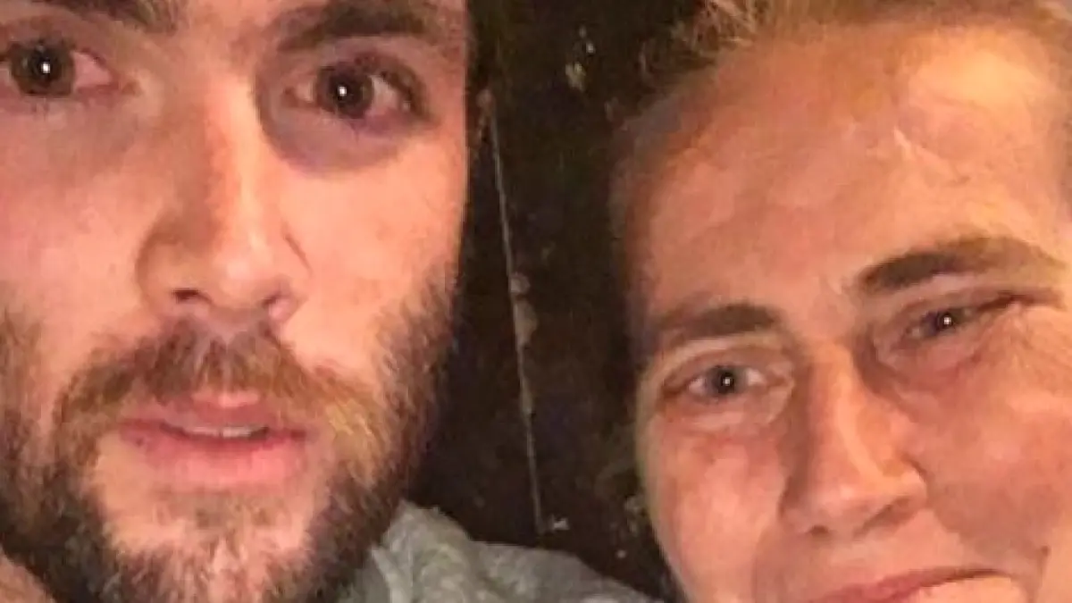 o femeie a strazii a intrat intr un restaurant si a cerut un pahar cu apa calda a fost refuzata de