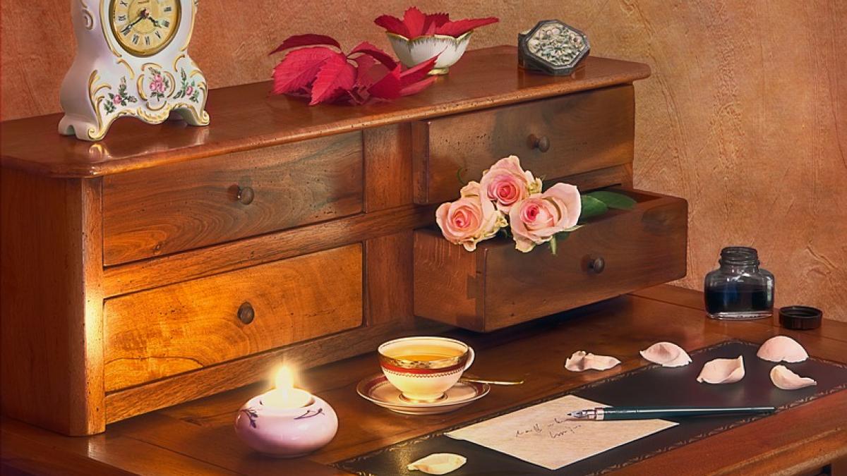 obiecte care iti aduc ghinion uite ce trebuie sa arunci din casa si apoi sa dai cu agheasma