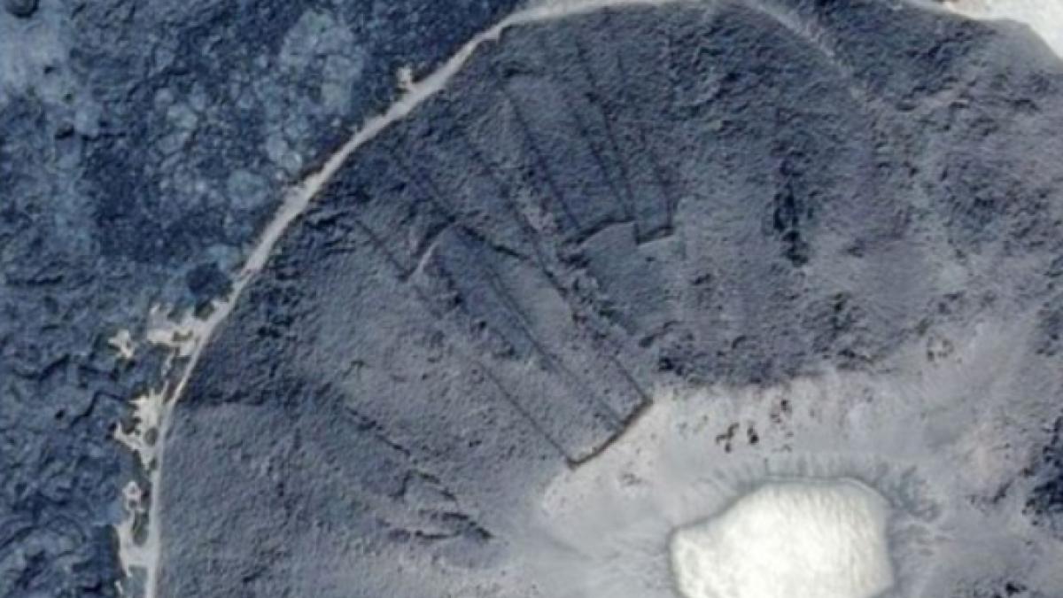 portile misterioase din arabia saudita nimeni nu a reusit sa si dea seama cine le a construit si in