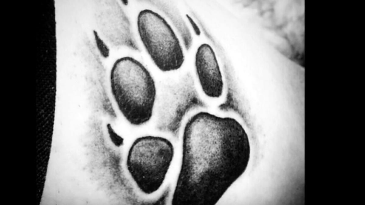 si a facut un tatuaj deasupra sanilor in semn de omagiu insa ce a urmat este de neimaginat ce a