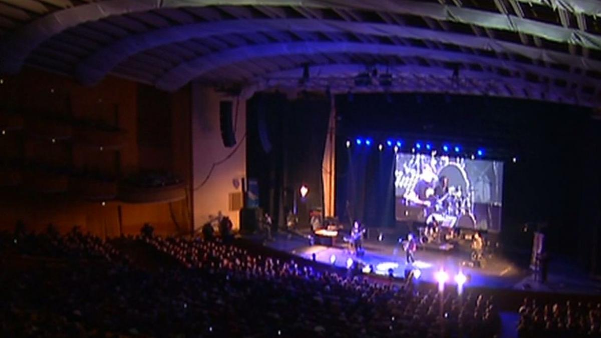 cenaclul flacara a reinviat imagini emotionante filmate in timpul spectacolului video