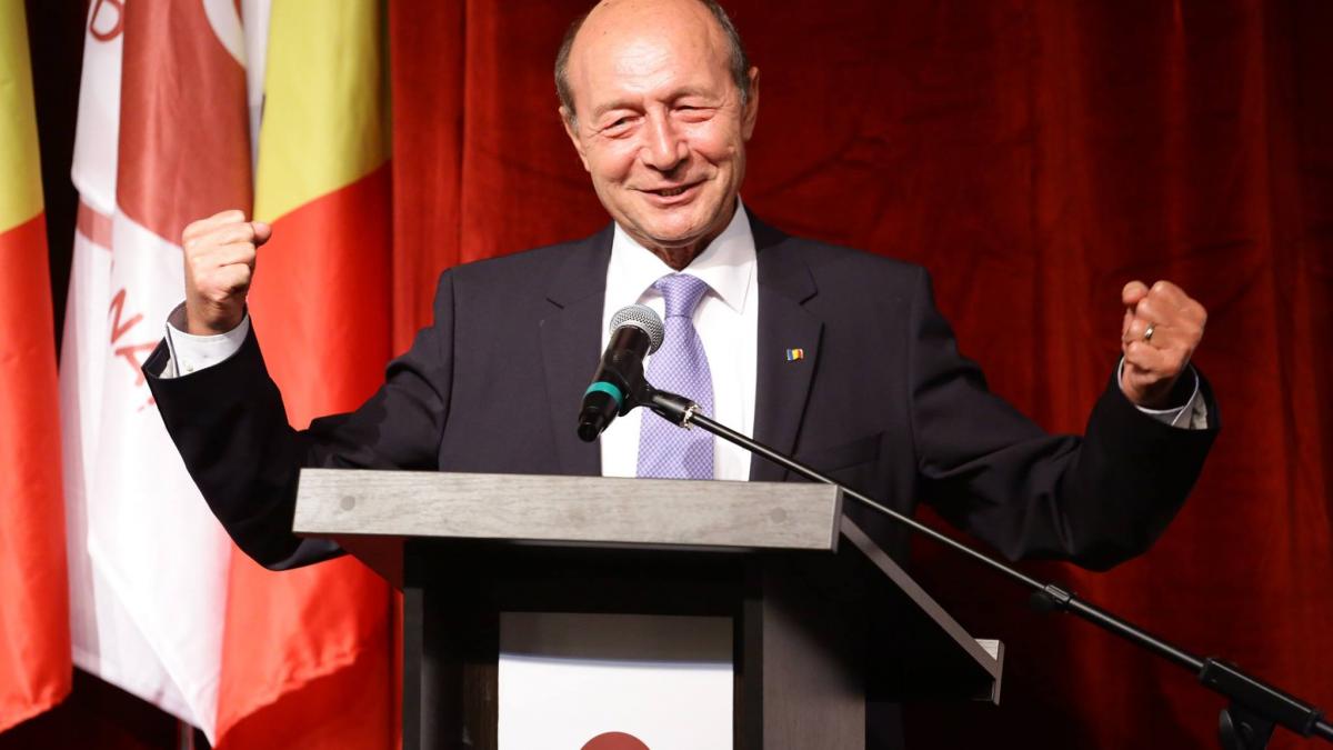 traian basescu la ceas aniversar ce mesaj i a scris fiica sa cea mica pe o retea de socializare