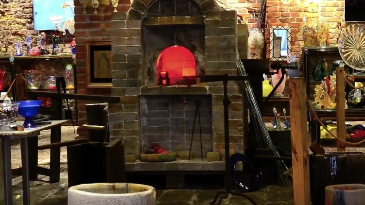 un roman a cumparat o biserica veche de 800 de ani iar ce a facut din cladire a uimit pe toata