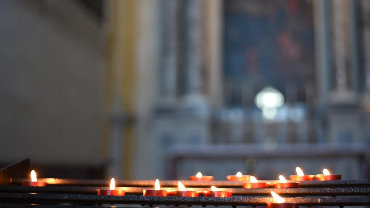 moderator tv de ce biserica e cel mai potrivit loc sa fii impuscat