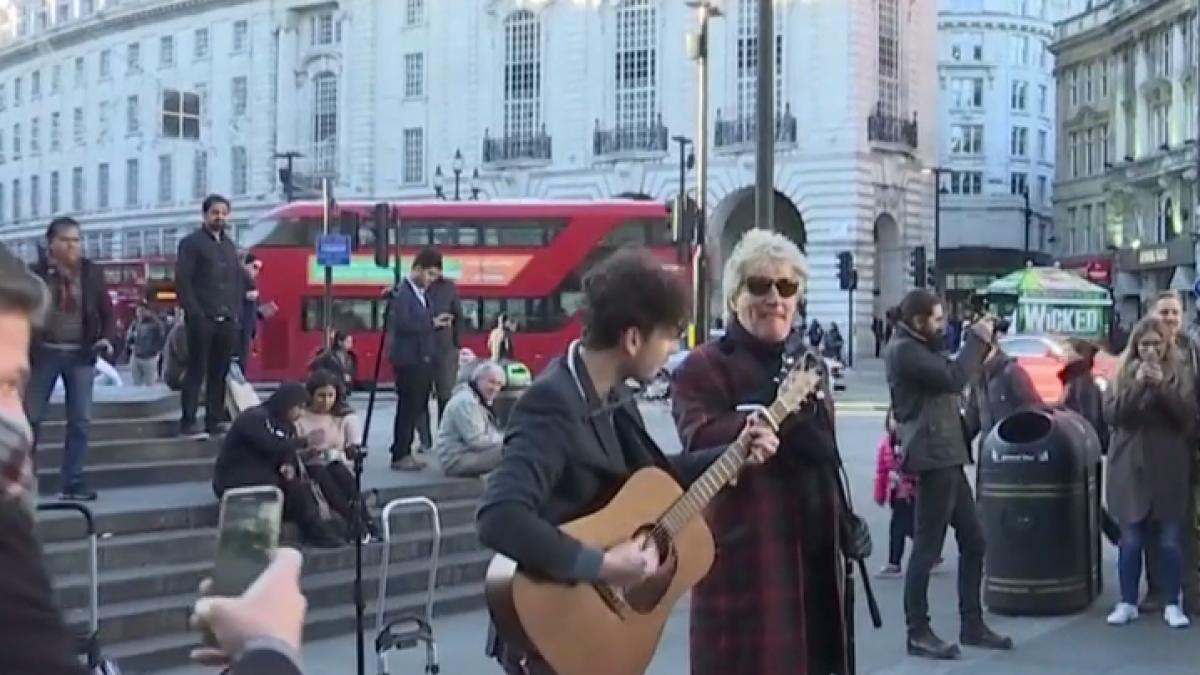rod stewart surpriza de proportii pentru londonezi video