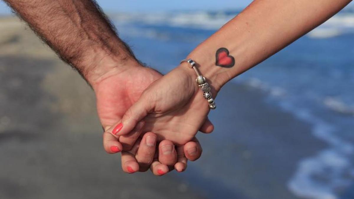 a trecut peste divort o vedeta tv a marturisit pe facebook ca iubeste din nou