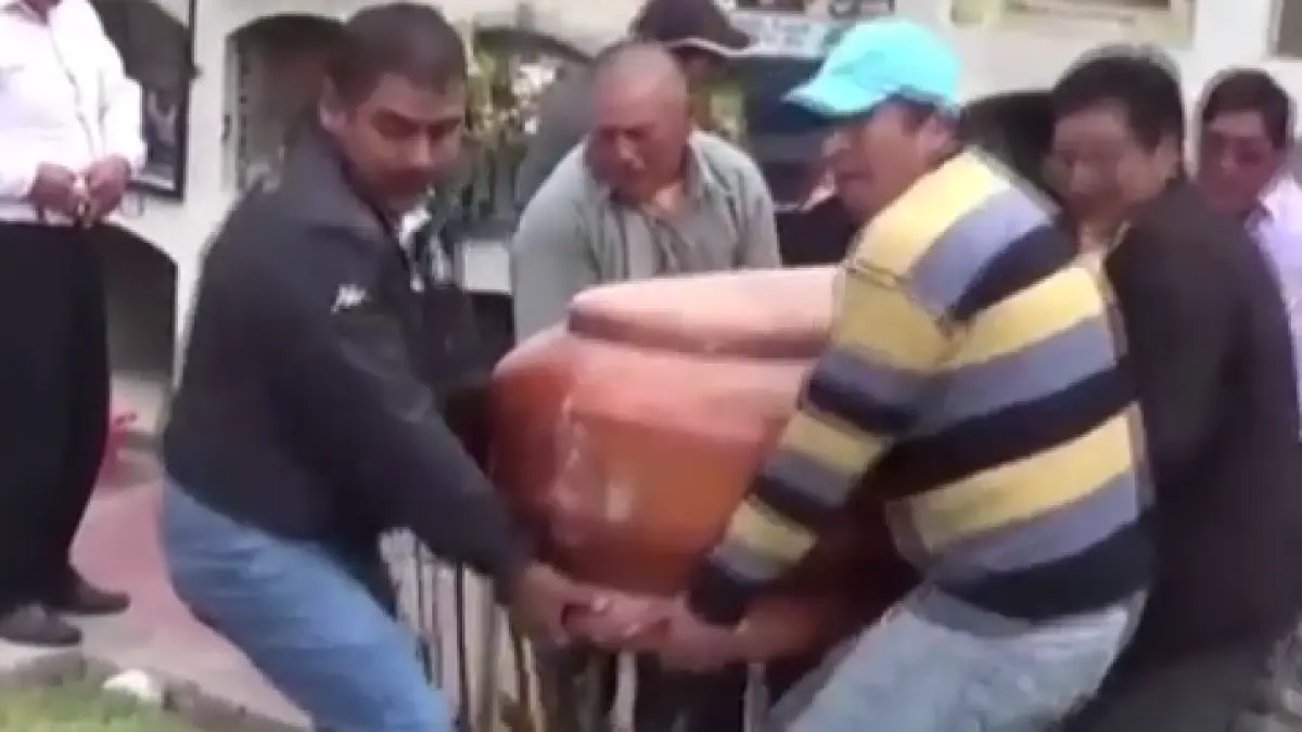 si a dezgropat fratele la 13 luni dupa ce a murit cand oamenii au vazut ce se afla in sicriu au