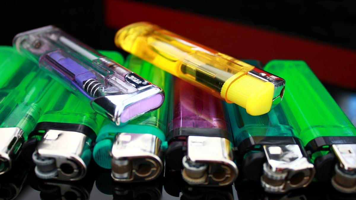 cea mai noua metoda a escrocilor din bucuresti bricheta face victime in magazinele de cartier