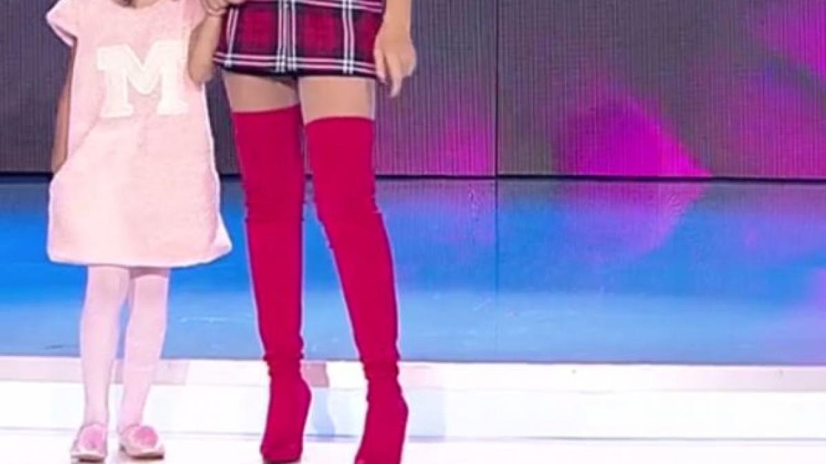 copilul unei artiste din romania in direct mama mea umbla goala prin casa