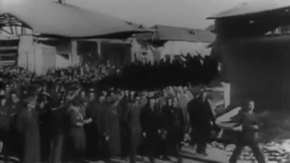 cutremurul devastator care a lovit romania acum exact 77 de ani imagini cu regele mihai inspectand