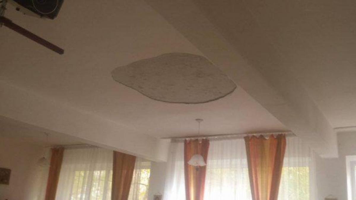 tavan prabusit la o scoala din alexandria