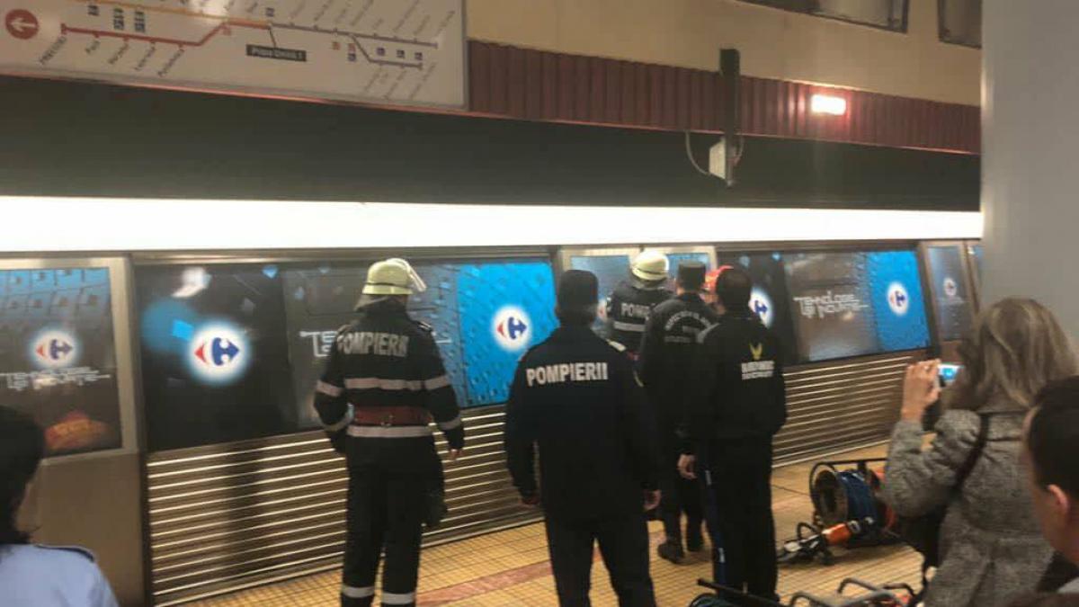 tentativa de sinucidere la piata unirii circulatia metrourilor este oprita