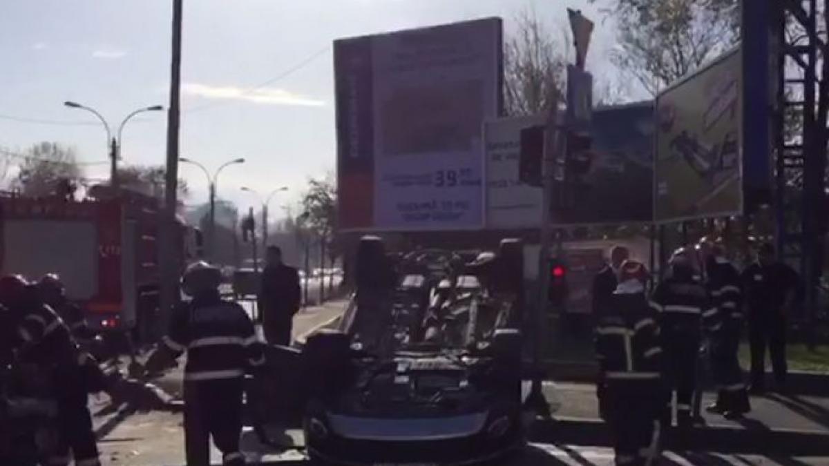 accident ingrozitor in capitala masina rasturnata pe bulevardul barbu vacarescu video