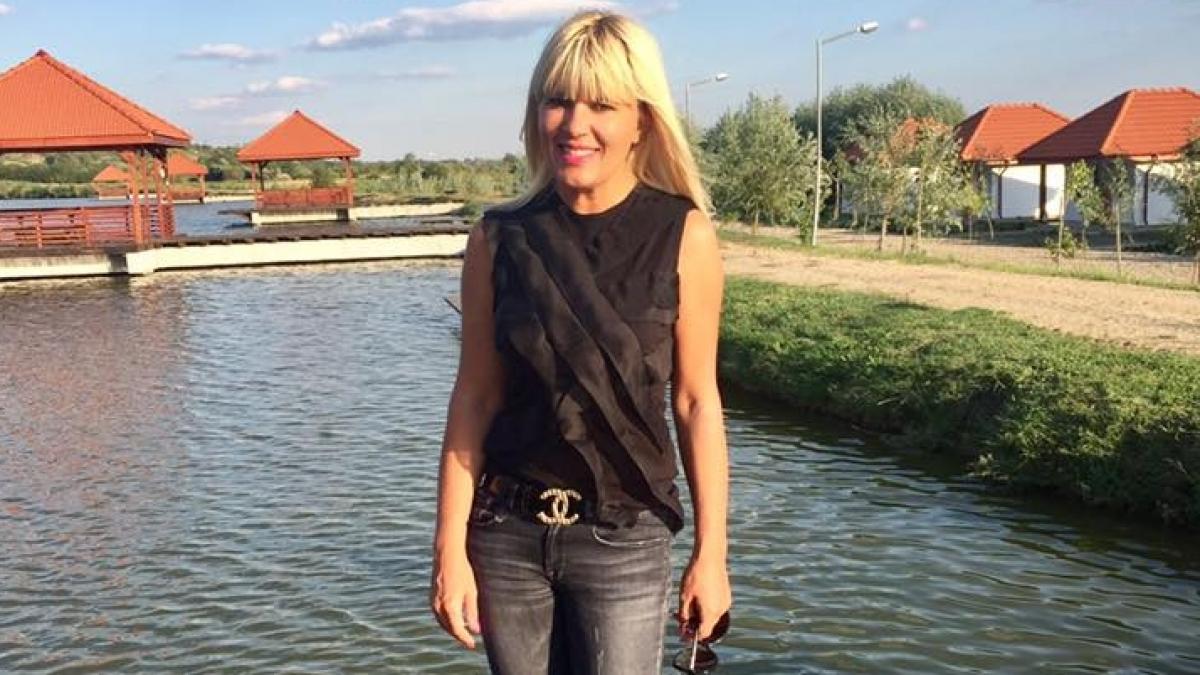 elena udrea incendiara la nunta unor prieteni fostul ministru a intors toate privirile foto