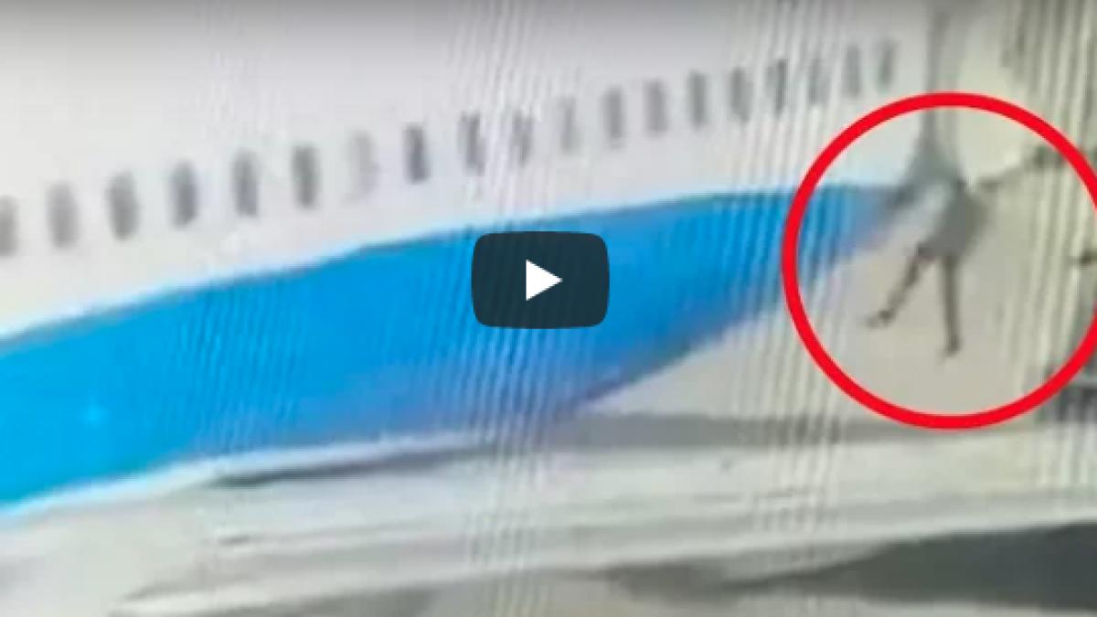 incident socant o stewardesa din china a cazut din avion video