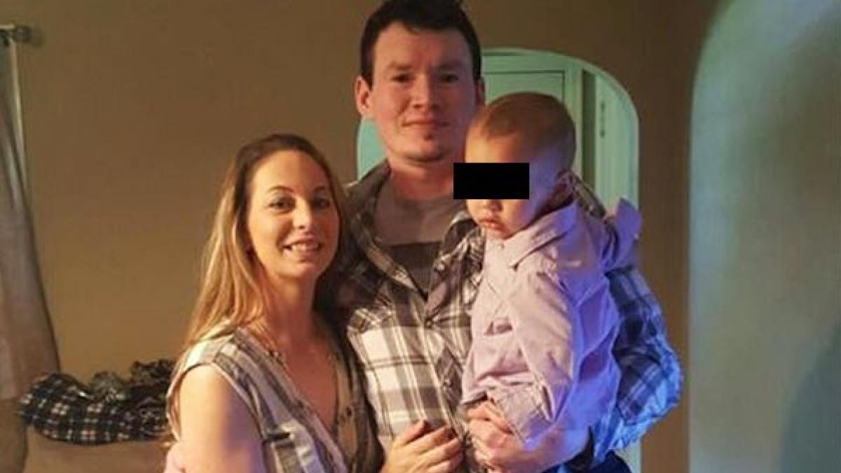 se aflau in masina cand sotul a oprit brusc si s a dat jos in mijlocul drumului toti erau socati