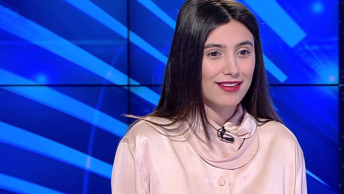 eroul zilei tinerele care aduc bucuria sarbatorilor de iarna pentru copiii defavorizati