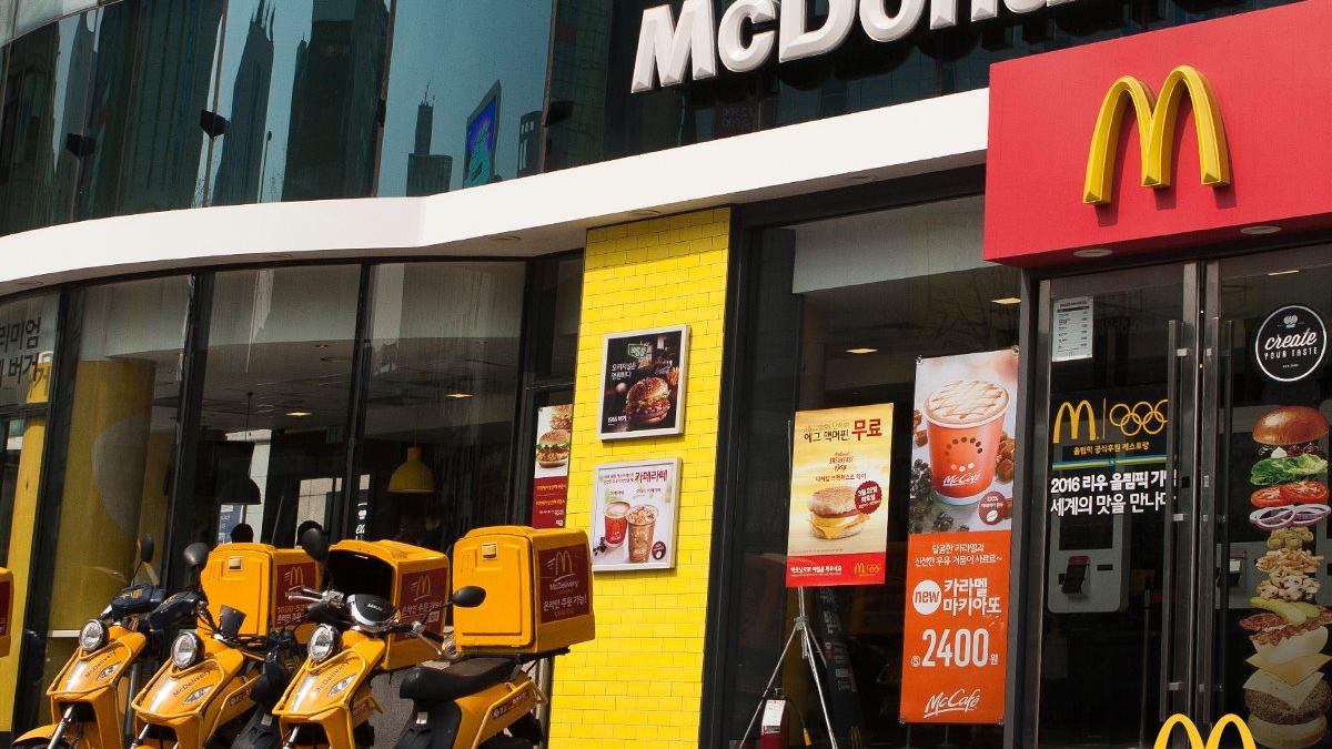 motivul pentru care ar trebui sa comanzi intotdeauna doi burgeri la mcdonald s