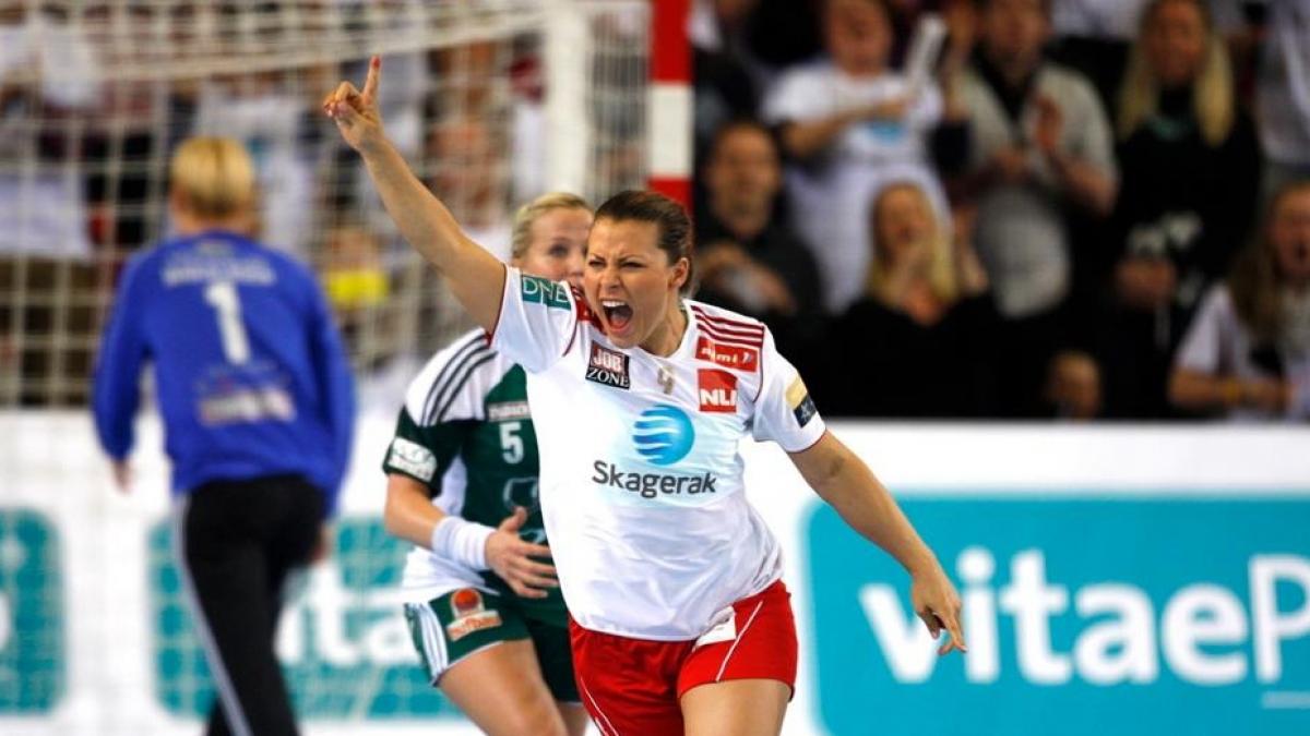 hackerii au spart telefonul unei cunoscute handbaliste au gasit poze nud cu sportiva si le au