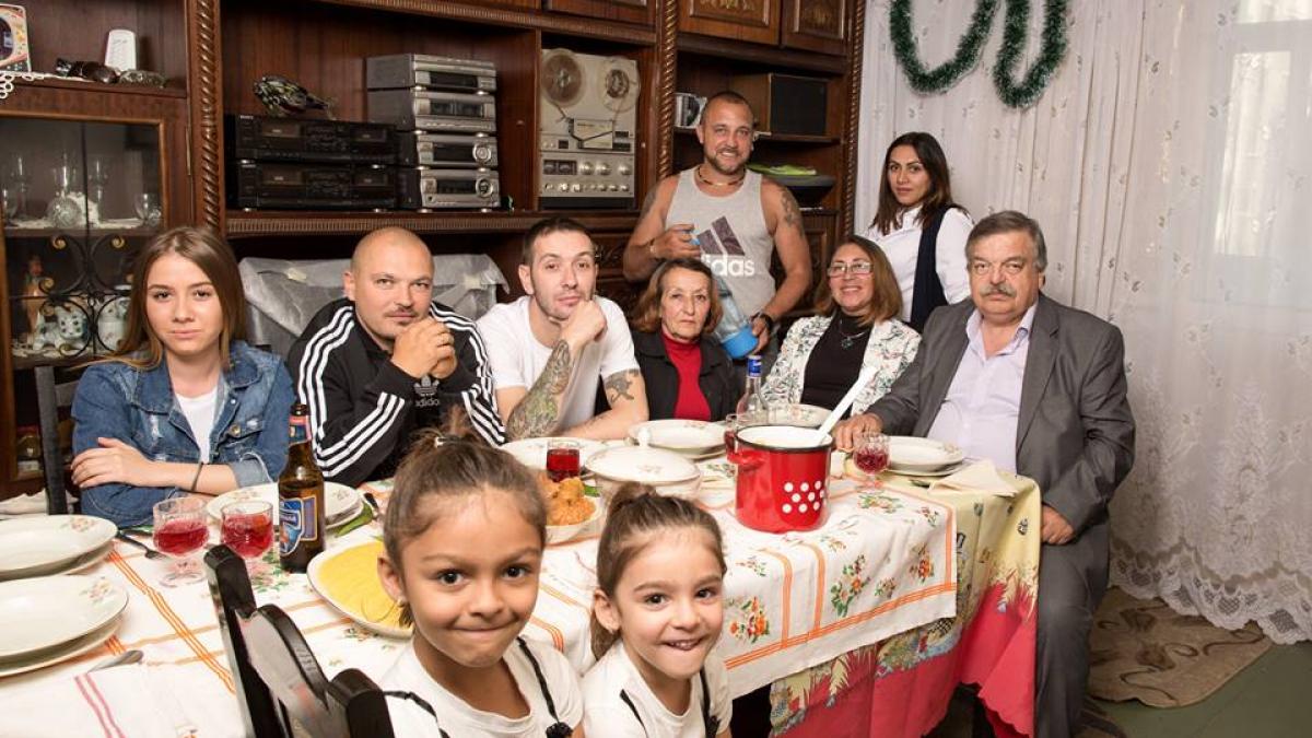 cum a reactionat trupa la familia dupa ce s au trezit cu un concert anulat pentru ca sunt