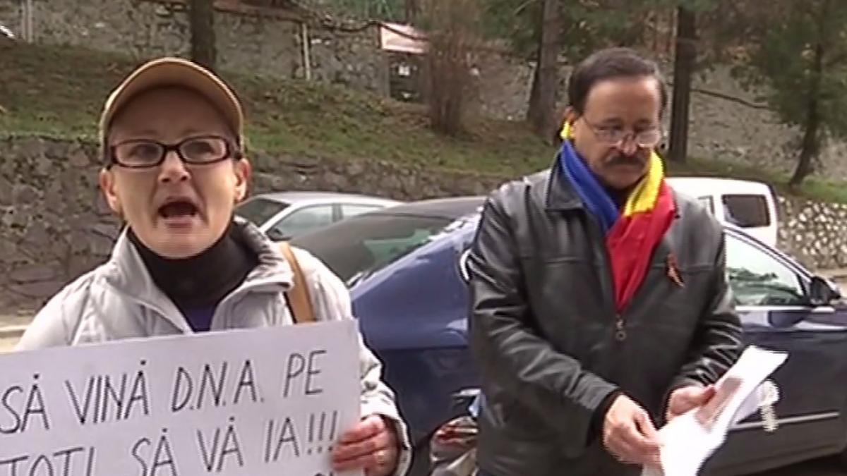 scandal la sedinta psd liviu dragnea si premierul tudose intampinati cu huiduilei de catre