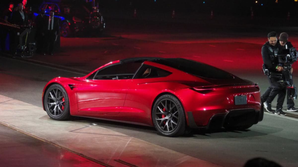 tesla a prezentat noul model roadster cea mai rapida masina de serie din lume