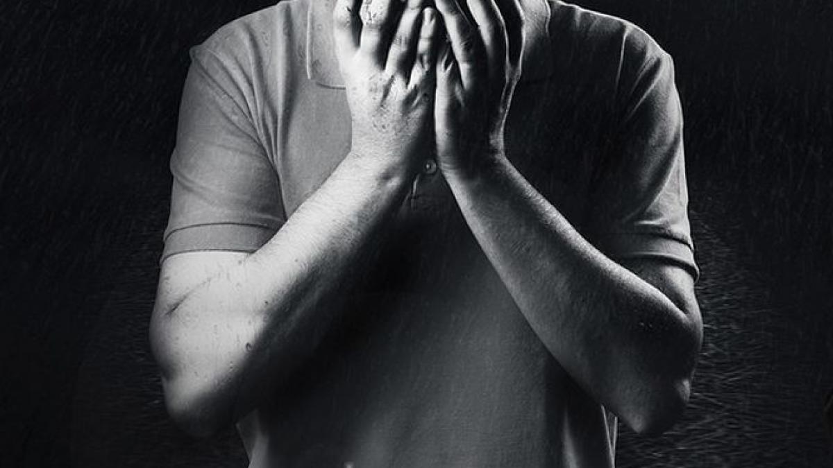 un tanar roman si a luat viata in apartamentul sau din londra colegii nu si explica gestul