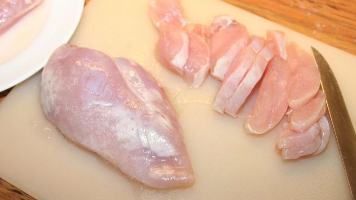 ce sunt fasiile albicioase de pe pieptul de pui