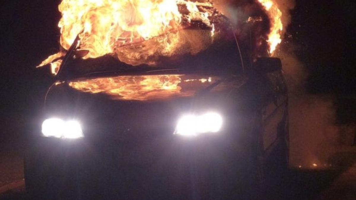 o masina a luat foc in trafic in centrul capitalei ce s a intamplat cu pasagerii