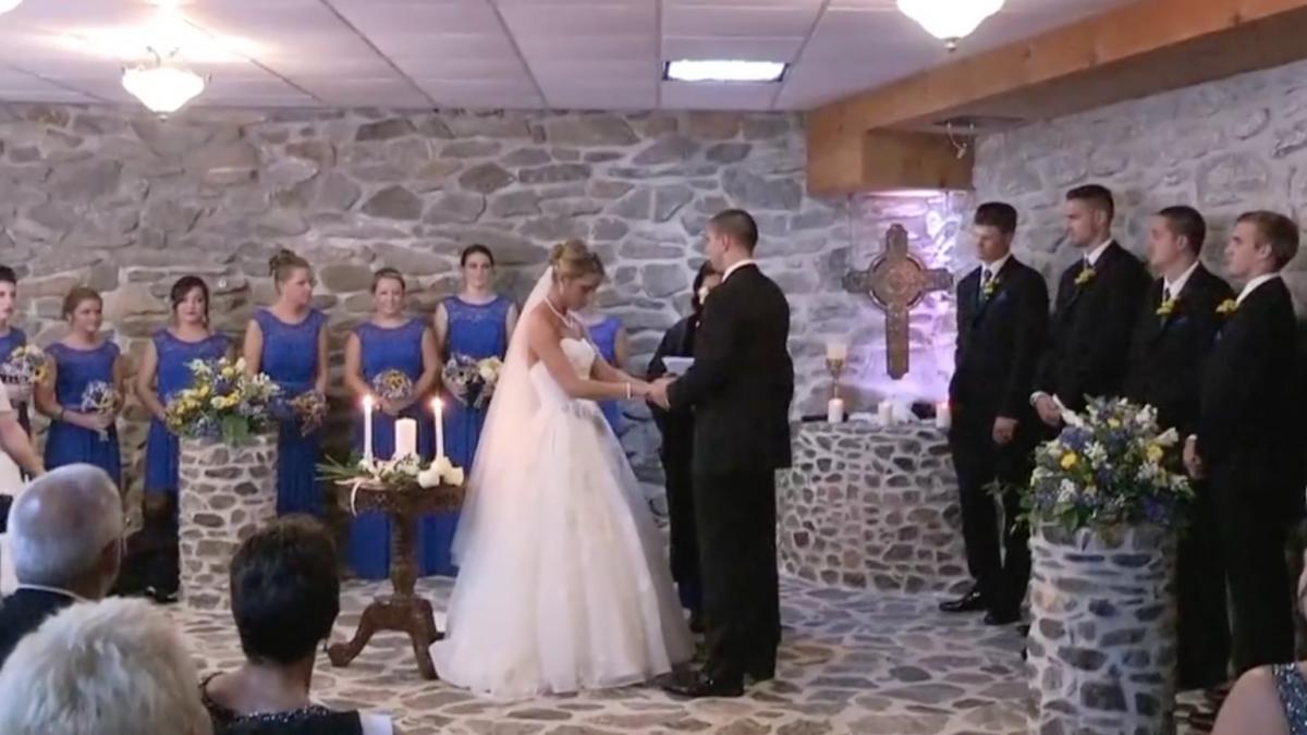 mireasa le vorbea invitatilor cand a vazut o in sala pe fosta sotie a mirelui i a cerut sa se