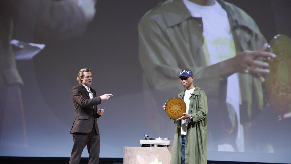 pharrell williams a inregistrat o melodie care va fi lansata peste 100 de ani