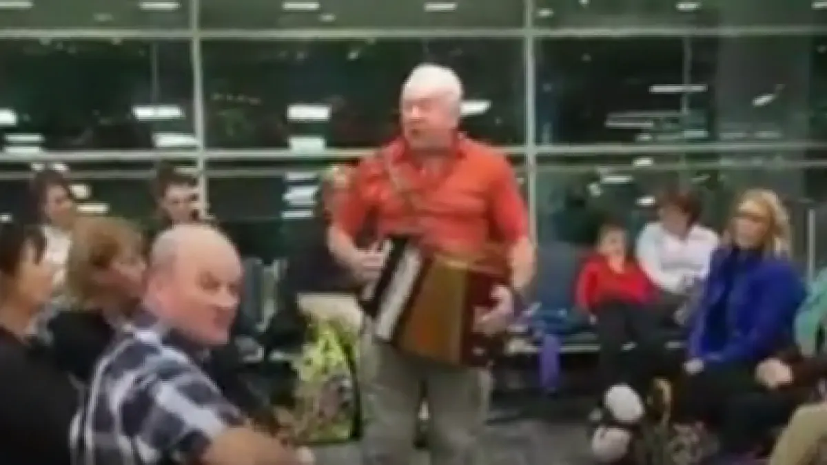 zeci de pasageri au fost informati ca avionul lor va intarzia reactia oamenilor poate fi un exemplu