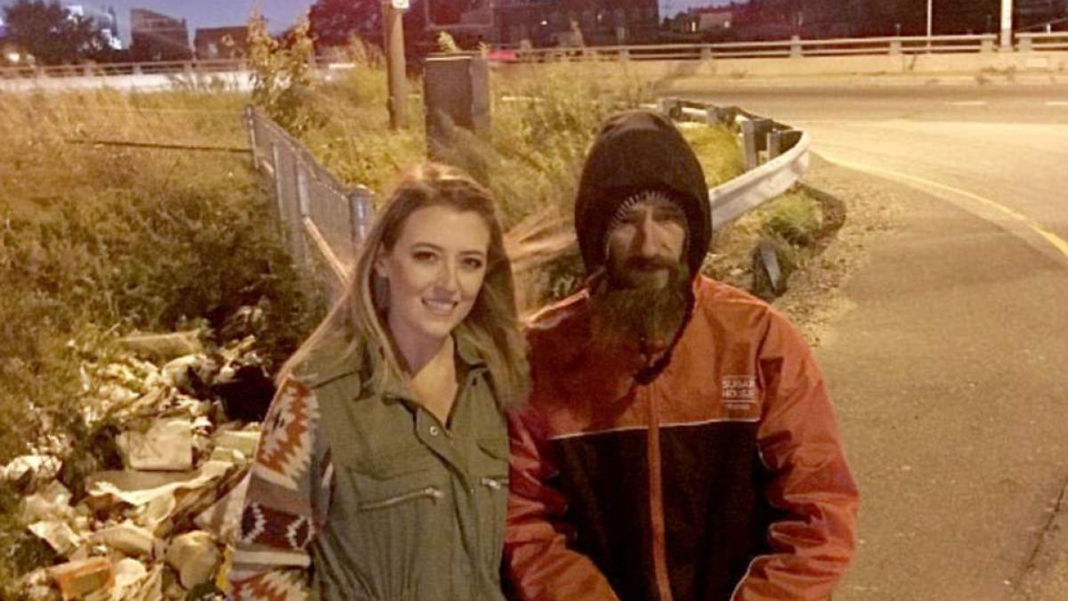 era bezna iar ea a ramas fara benzina intr un loc necunoscut cand se astepta mai putin de ea s a