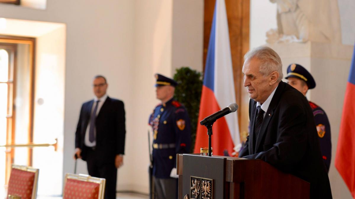 guvernul cehiei demisioneaza