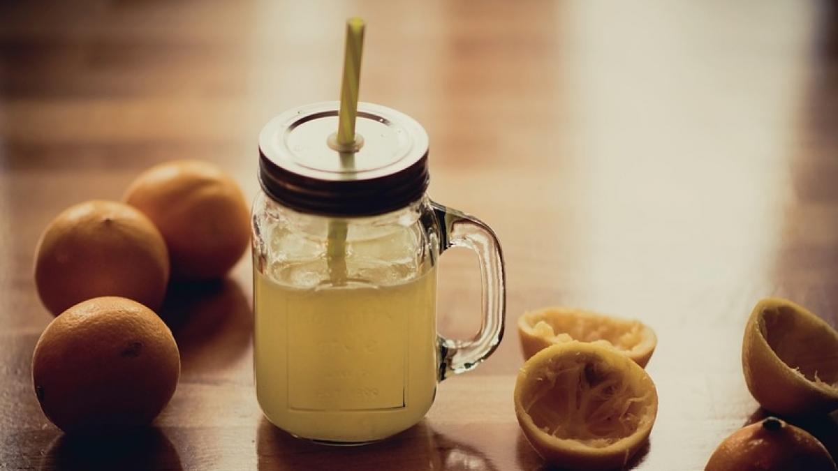 obisnuiesti sa bei cu paiul de plastic ce impact negativ are acest lucru asupra sanatatii