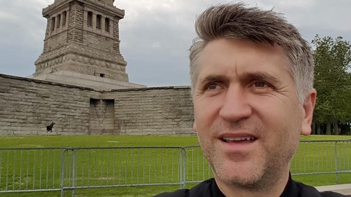 preotul pomohaci a fost surprins noaptea intr o benzinarie in timp ce isi exploata secretara ce a