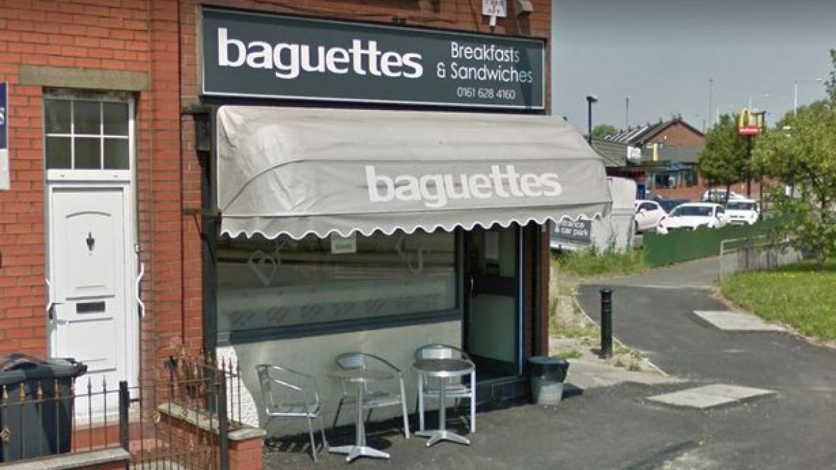 a vazut un barbat fara adapost dormind intr o statie de autobuz si a decis sa l ajute a intrat intr