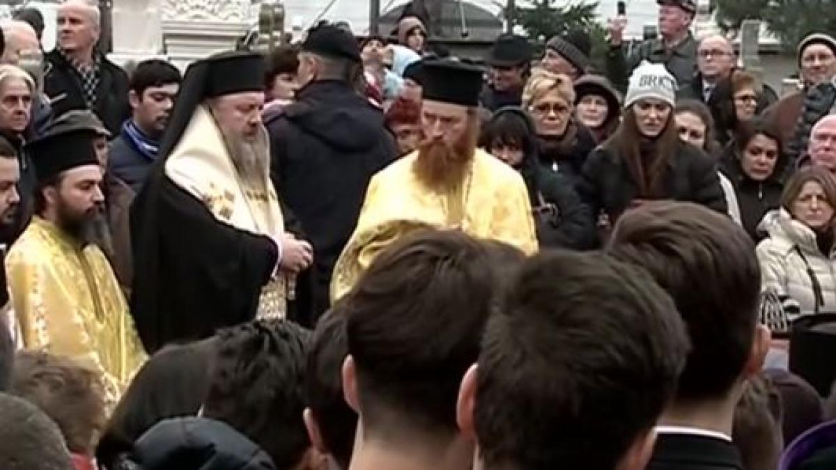 ce a putut face un preot in timpul slujbei de inmormantare a actritei stela popescu