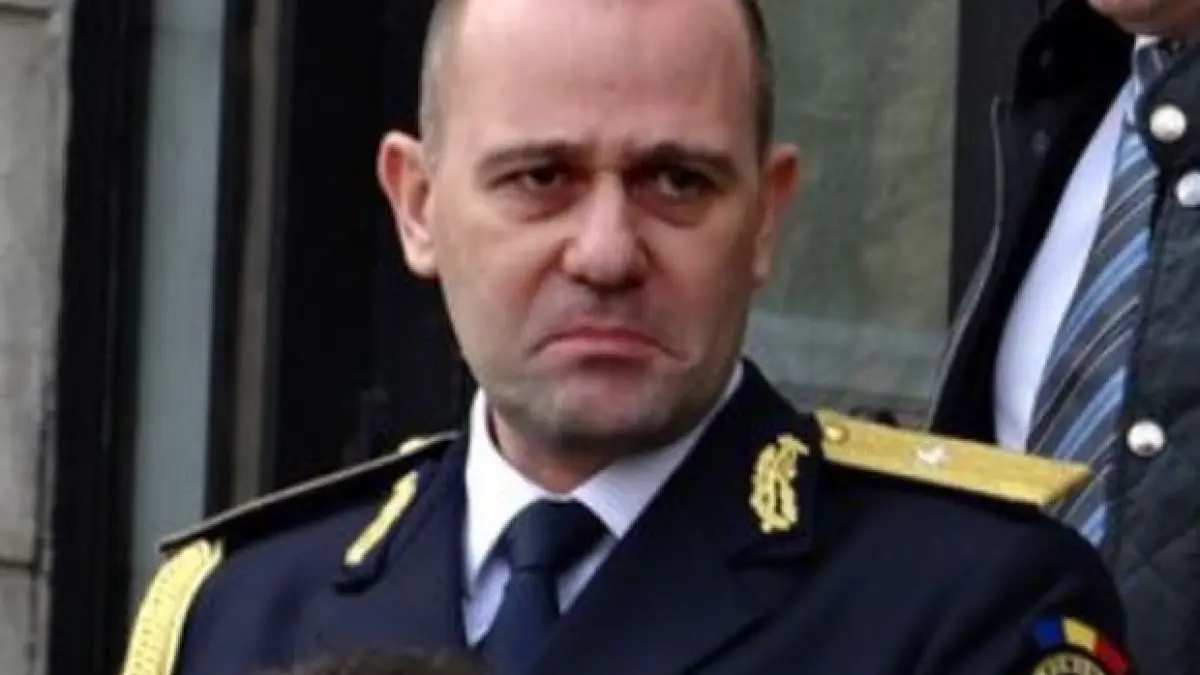 comisia sri discuta marti despre posibilitatea de a cere demisia generalului dumitru dumbrava