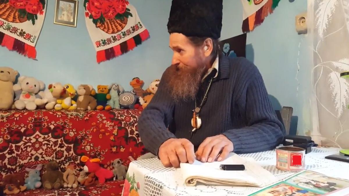 romanul din munti care traieste ca un vraci dac cunoaste secretele plantelor vindecatoare ale