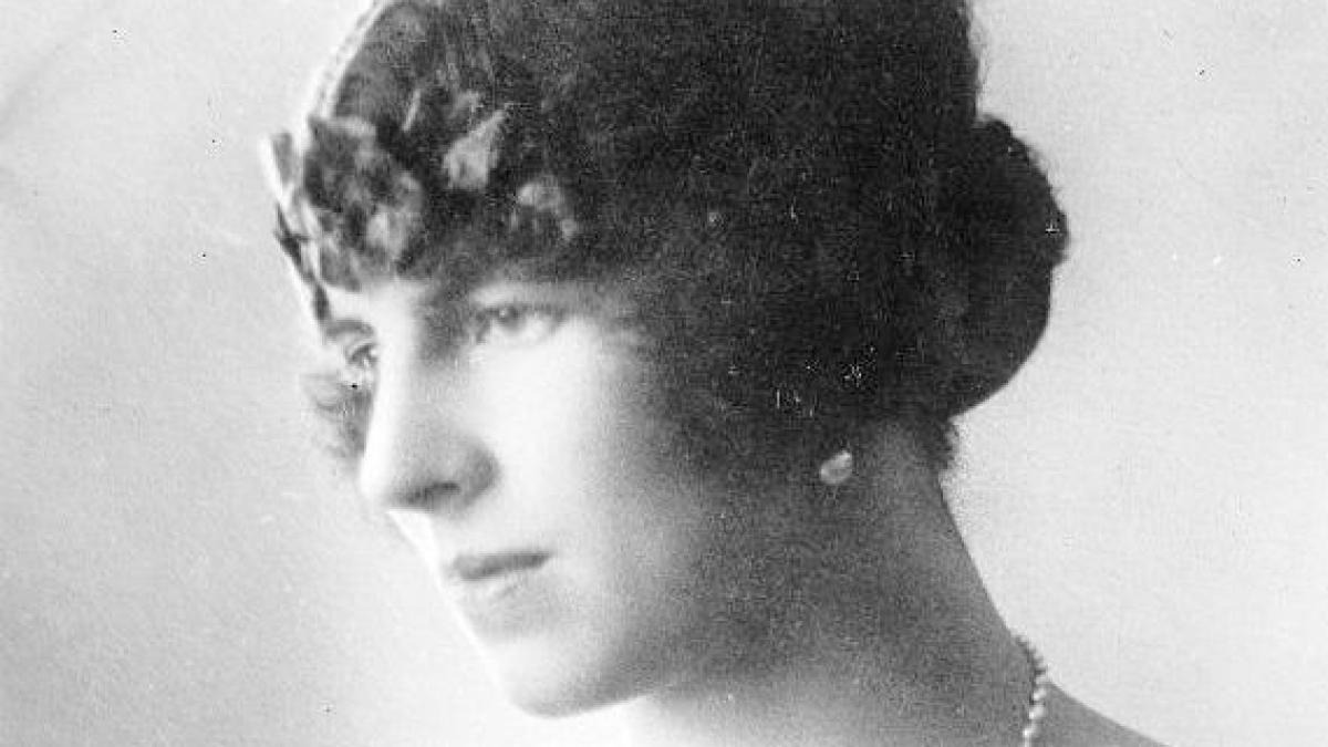 s au implinit 35 de ani de la trecerea la cele vesnice a reginei elena