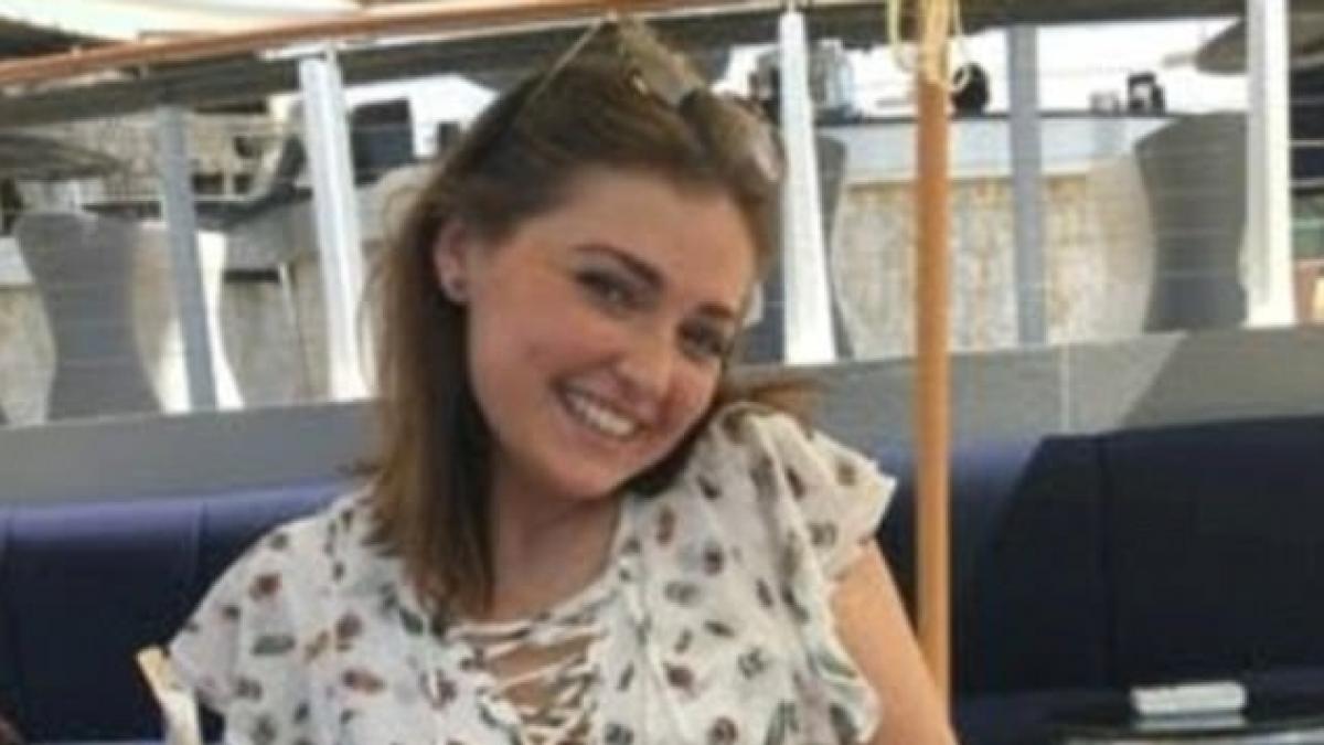 a gasit pe jos o pereche de ochelari si i a aruncat la gunoi la scurt timp politia a arestat o ce s