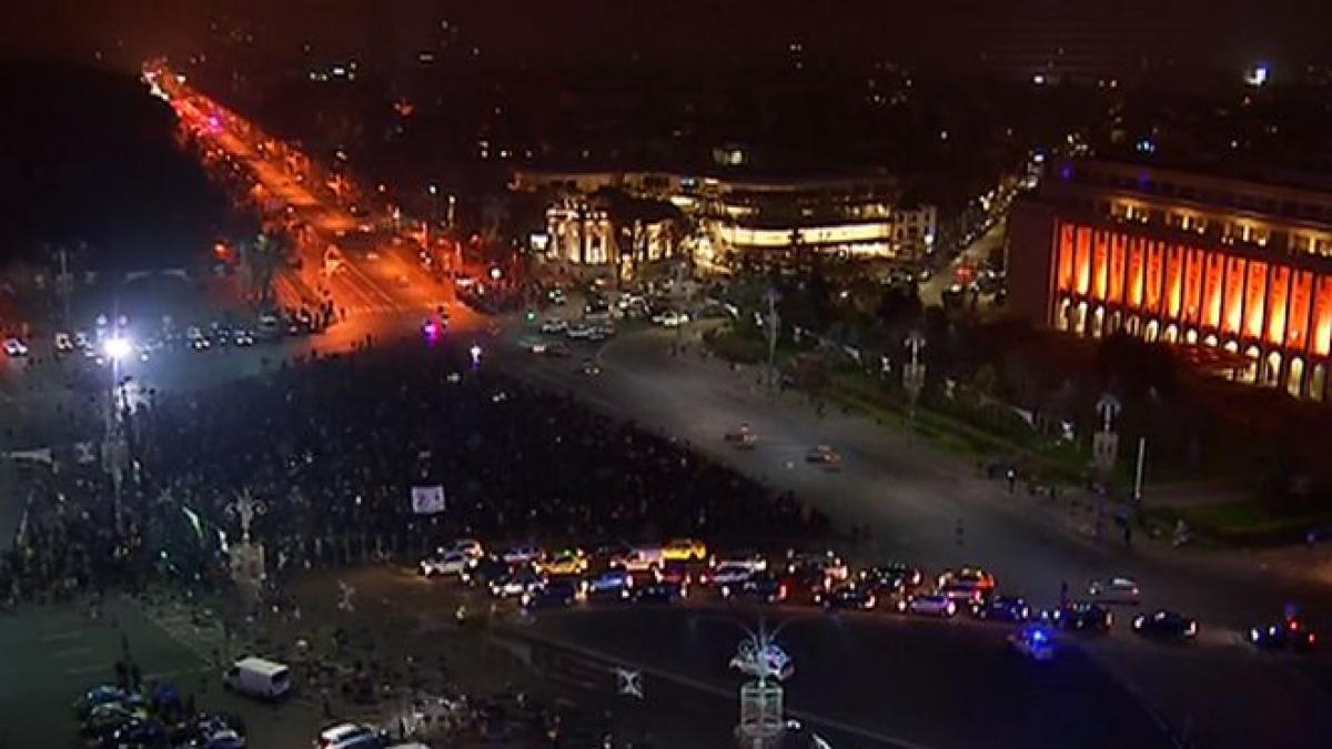 ce se intampla in fata guvernului intre 5 si 17 decembrie decizia a fost aspru criticata