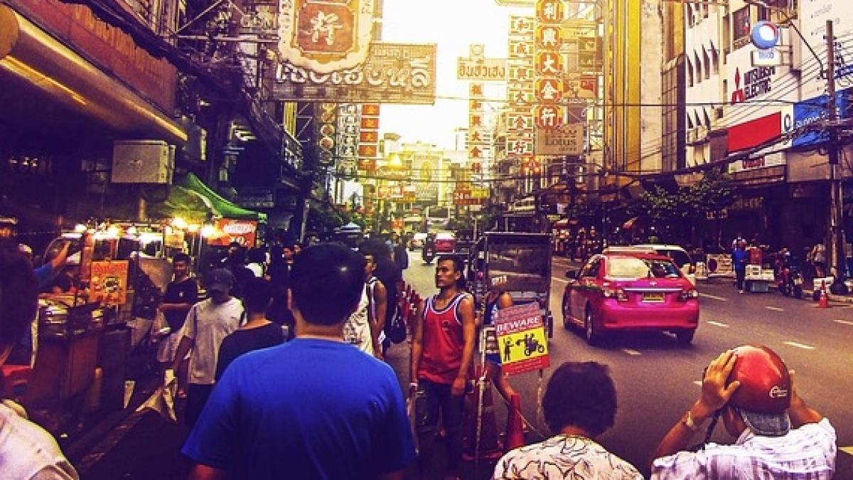 doi tineri si au petrecut vacanta in thailanda si au postat o fotografie pe retelele de socializare