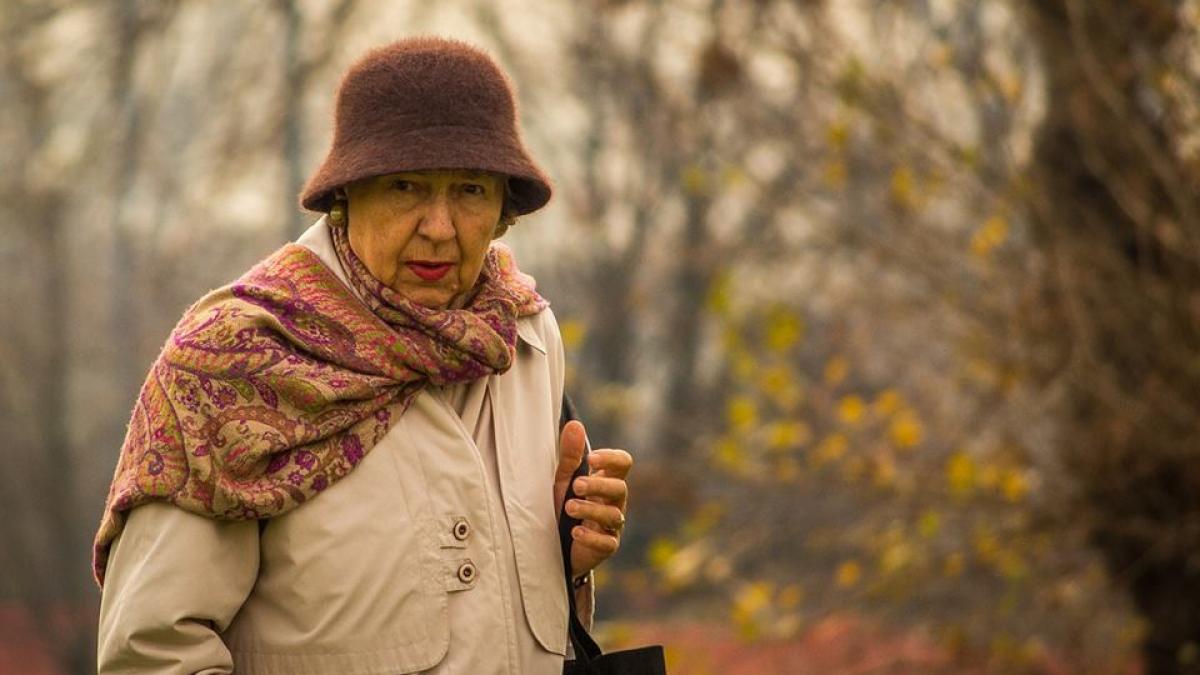 un taximetrist a pacalit o femeie de 77 de ani din hunedoara in ultimul hal a mers la ea acasa si