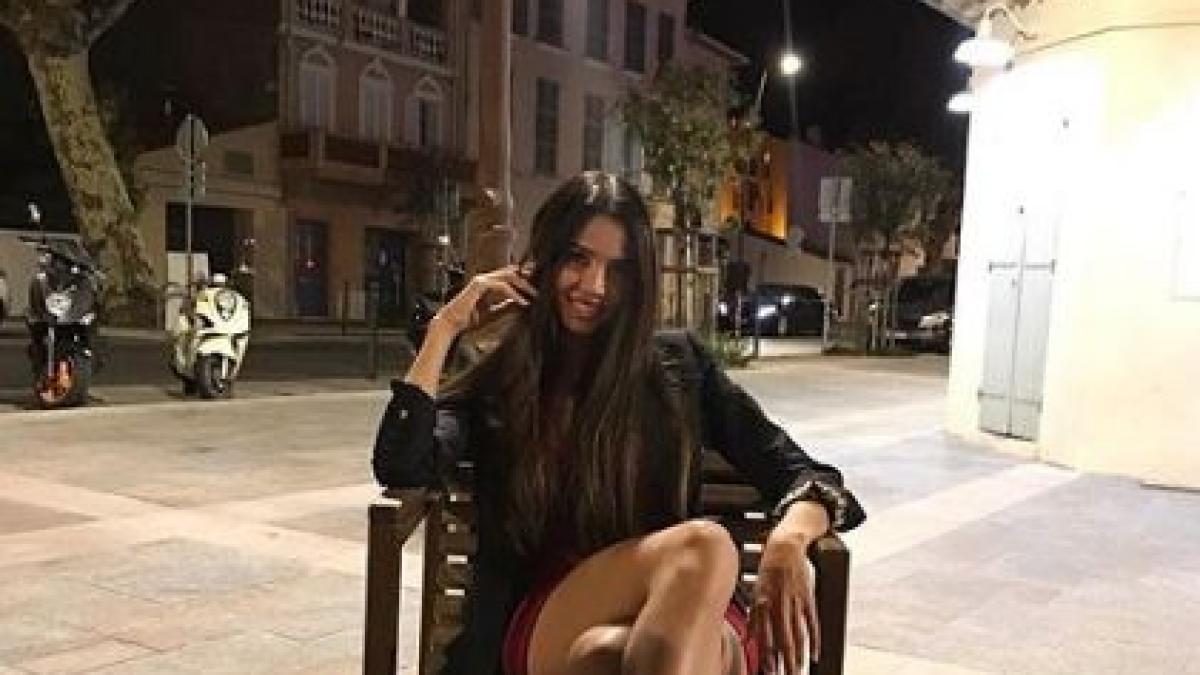 este o regina a frumusetii dar s a facut de ras cu pozele astea detaliul pe care fanii sai nu l au