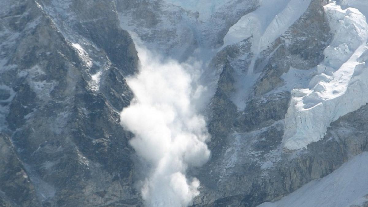 barbatul surprins de avalansa din parang ar fi murit