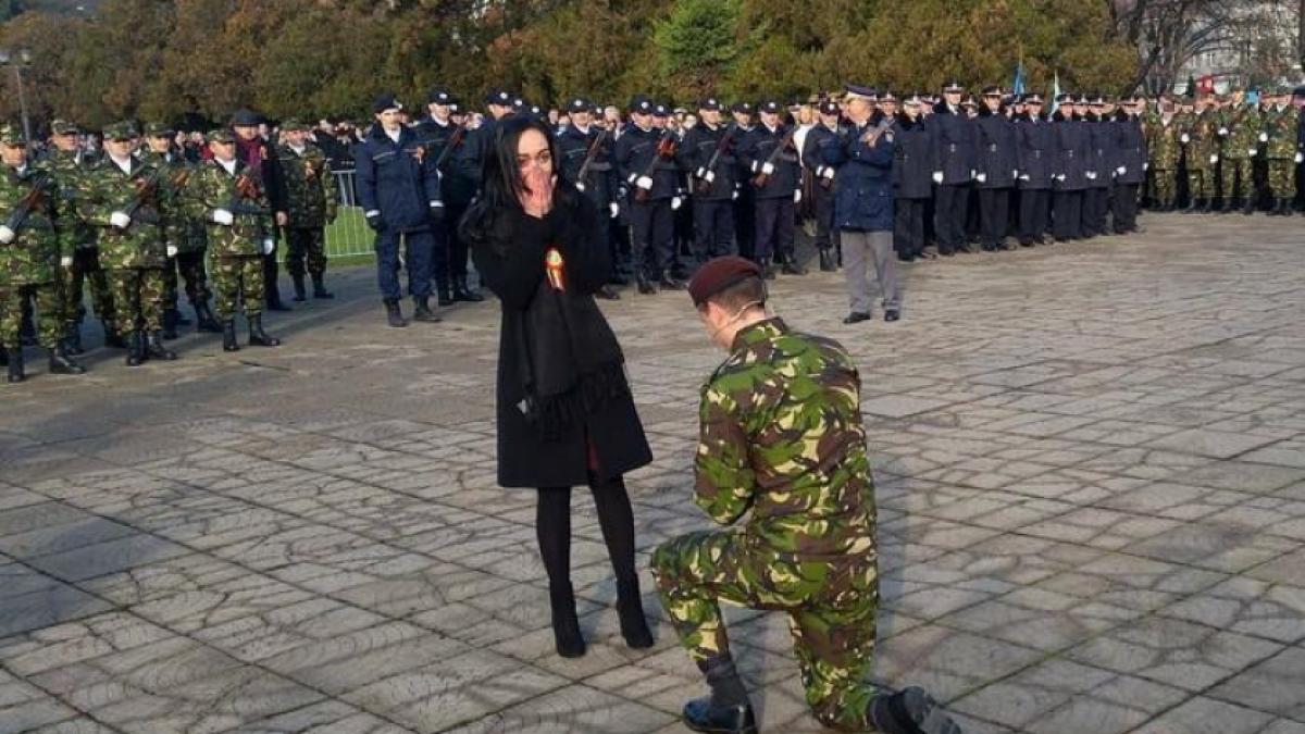 parada militara 2017 moment emotionant la parada de ziua nationala un militar si a cerut iubita in