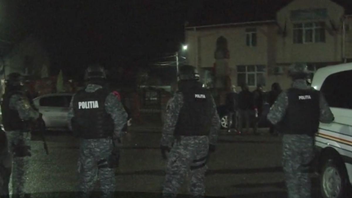 un pusti din suceava a sunat la 112 sunt mohamed in masina primarului este o bomba ce s a intamplat